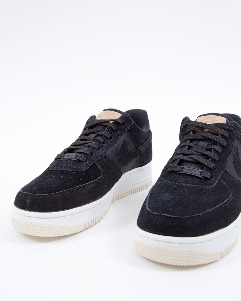 Nike Wmns Air Force 1 07 Premium | 896185-006 | Svart | Sneakers | Skor ...